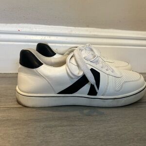 MIA Low Top Women White Sneaker 8.5